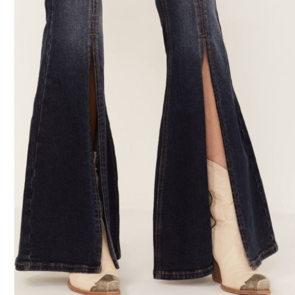 SHYANNE WOMEN'S DARK WASH MID RISE SLIT BOOT CUT JEANS size 32 - Picture 2 of 15